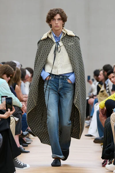 Look 8